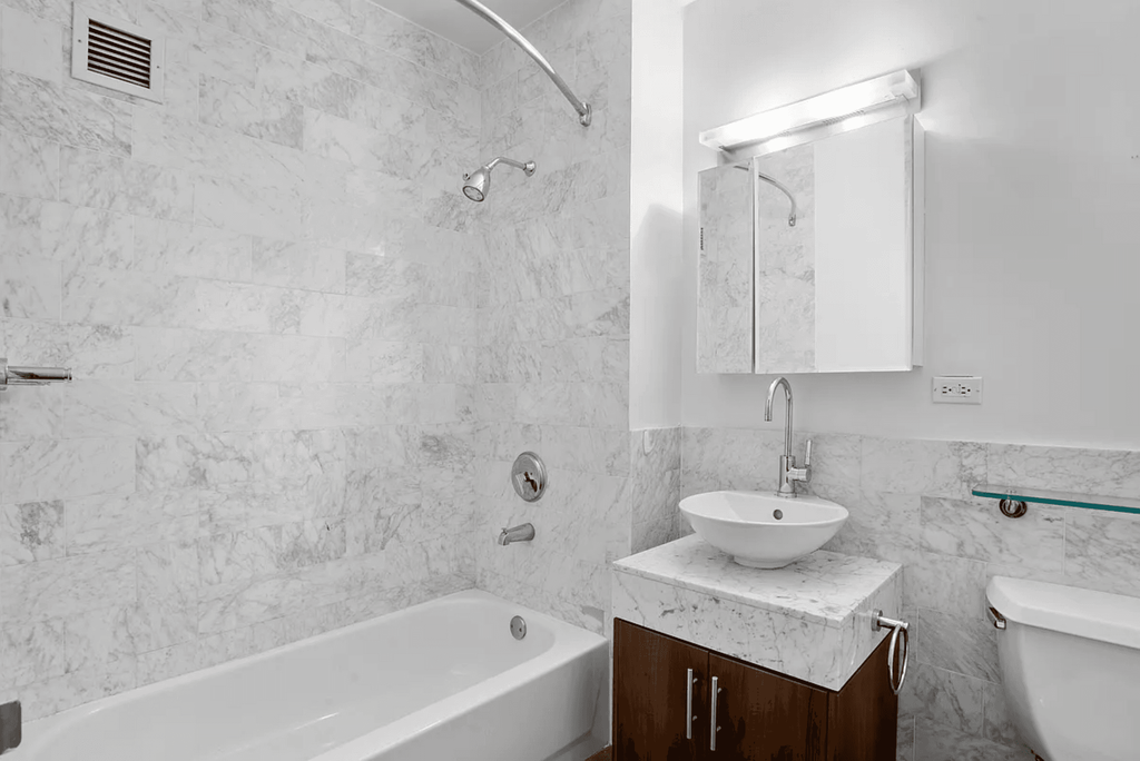1 Wall Street Court, Unit 407 photo 6