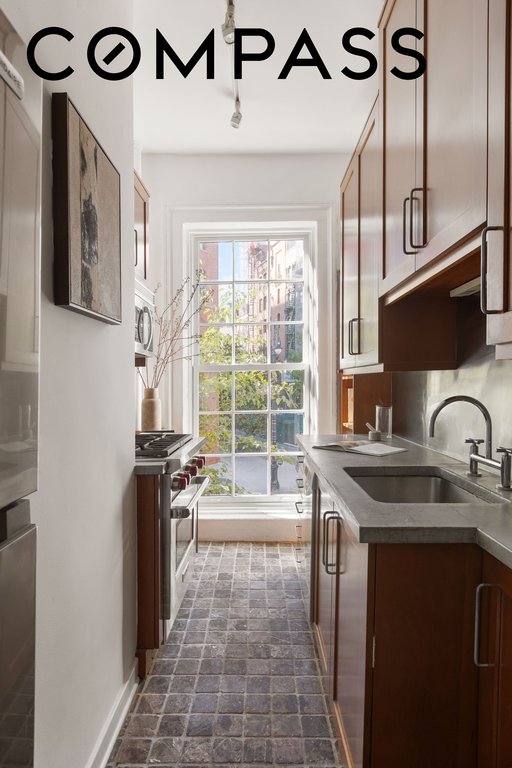 731 Greenwich Street, Unit 2 photo 4