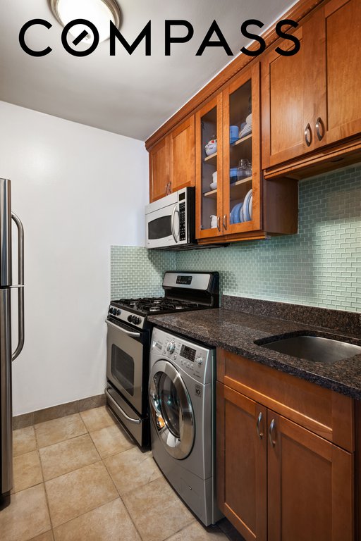 2025 Broadway, Unit 25C photo 3
