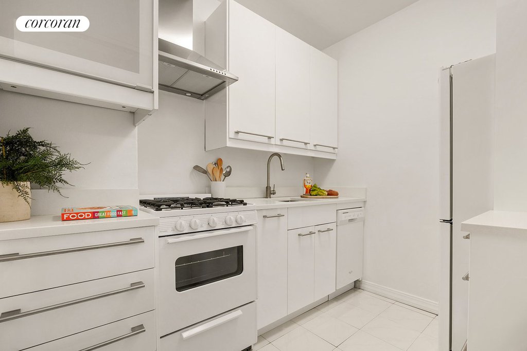 34 Plaza Street East, Unit 410 photo 5
