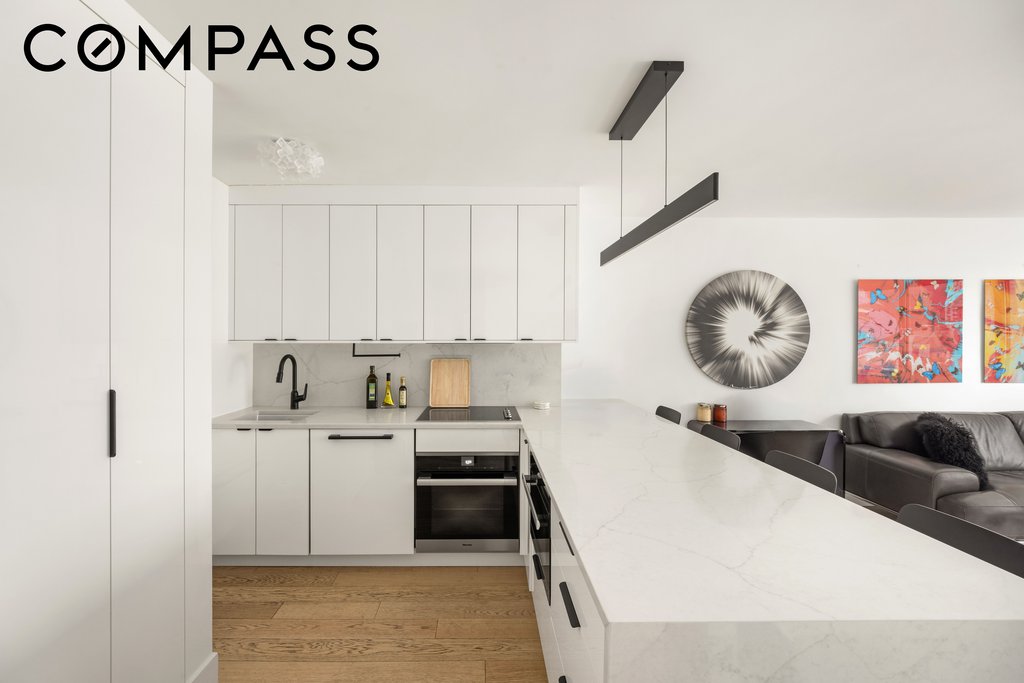 201 East 25th Street, Unit 12E photo 3