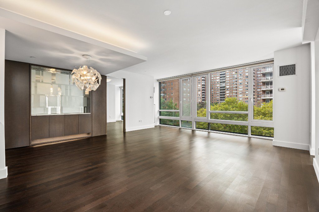 261 West 28th Street, Unit 6A photo 2