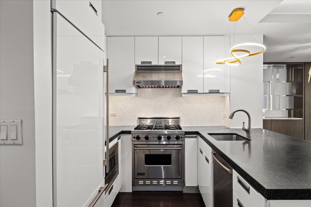 261 West 28th Street, Unit 6A photo 12