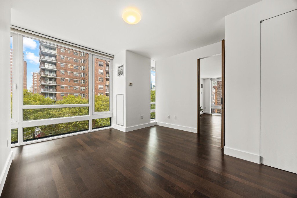261 West 28th Street, Unit 6A photo 14