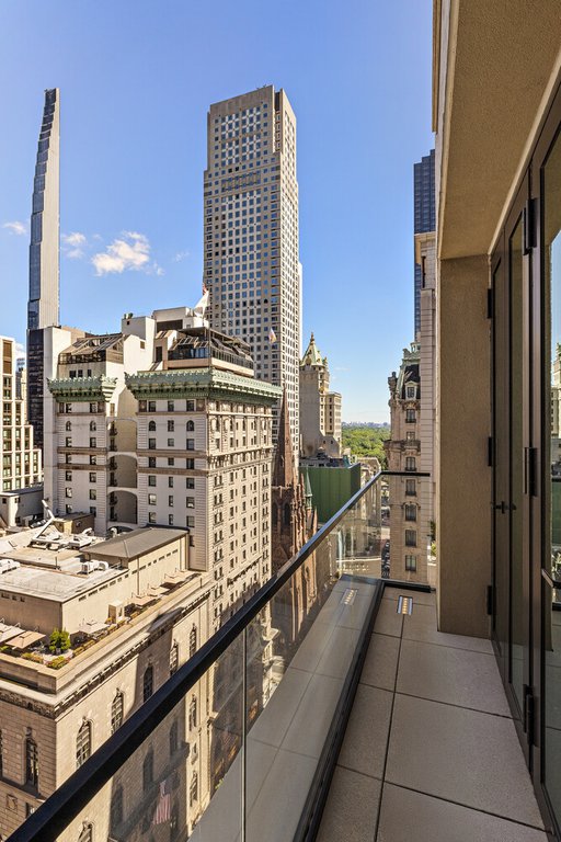 685 Fifth Avenue, Unit 18D photo 2
