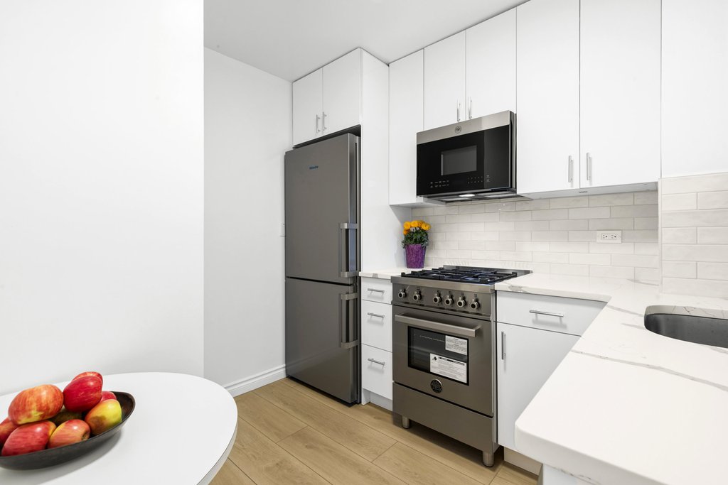 400 East 77th Street, Unit 10G photo 4