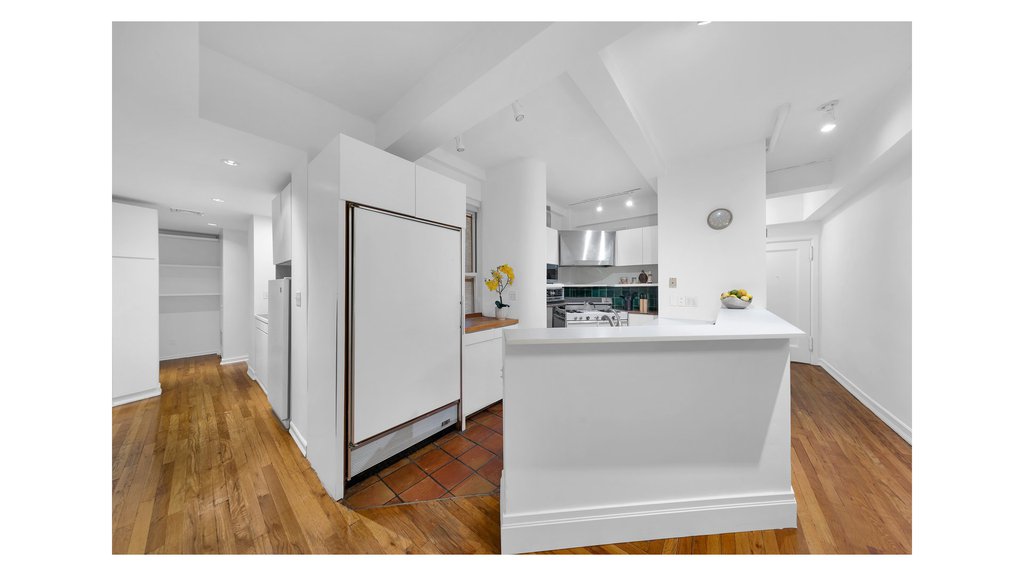 112 East 74th Street, Unit 4N photo 4