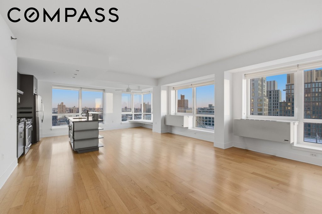 440 Kent avenue, Unit 18E photo 2