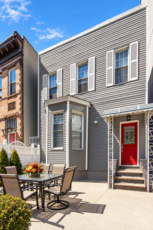 15 Bleecker Street – For Sale