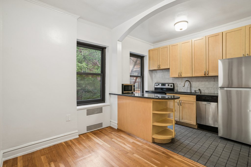230 Park Place, Unit 4N photo 4