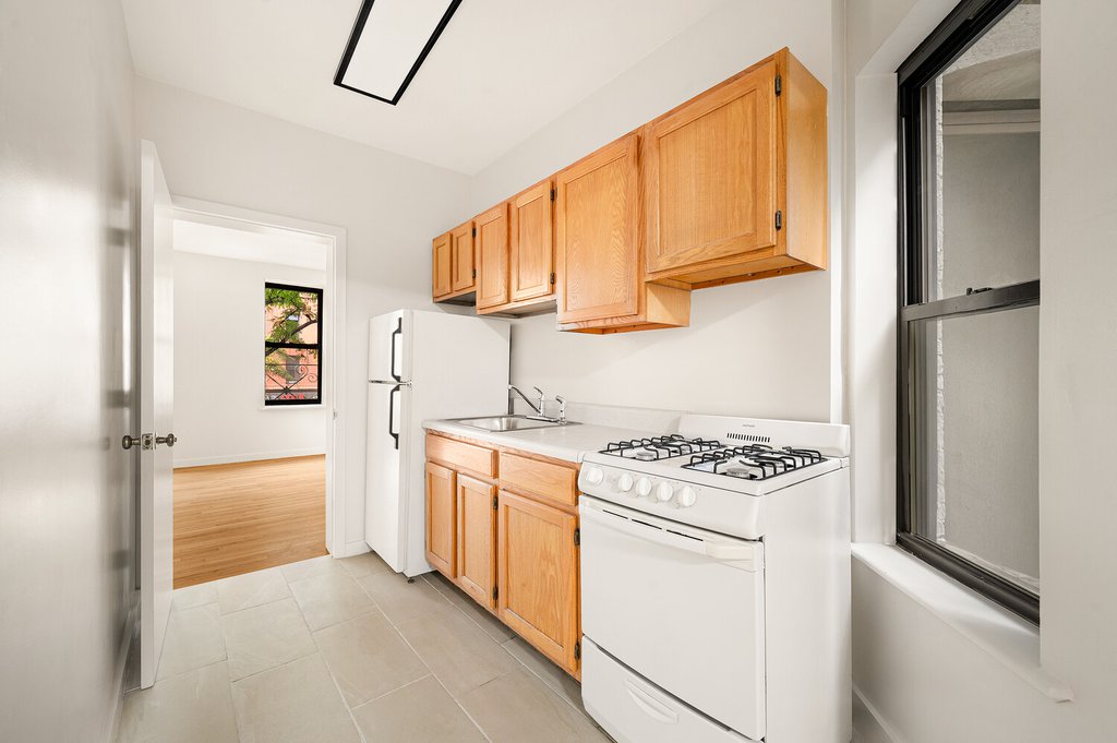 646 Ninth Avenue, Unit 2FN photo 2