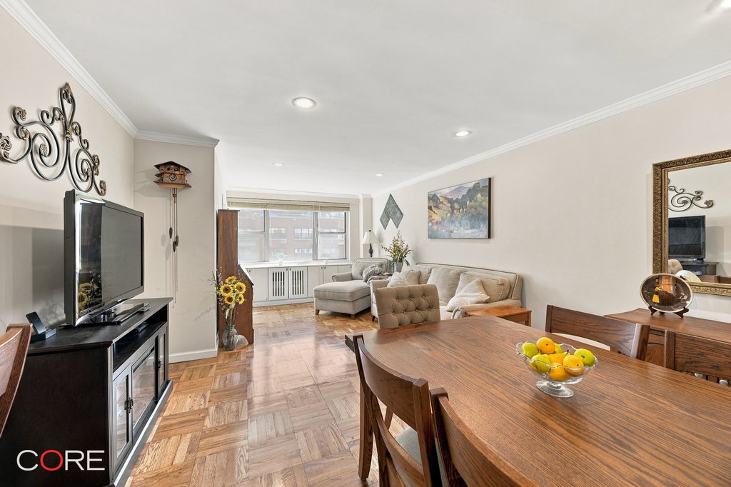 233 East 70th Street, Unit 16T photo 2