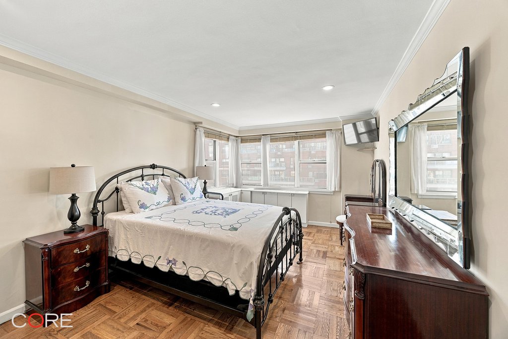 233 East 70th Street, Unit 16T photo 6