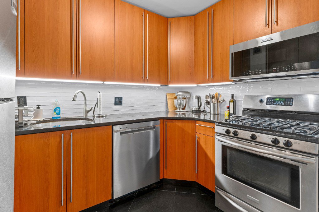 345 East 93rd Street, Unit 13G photo 6