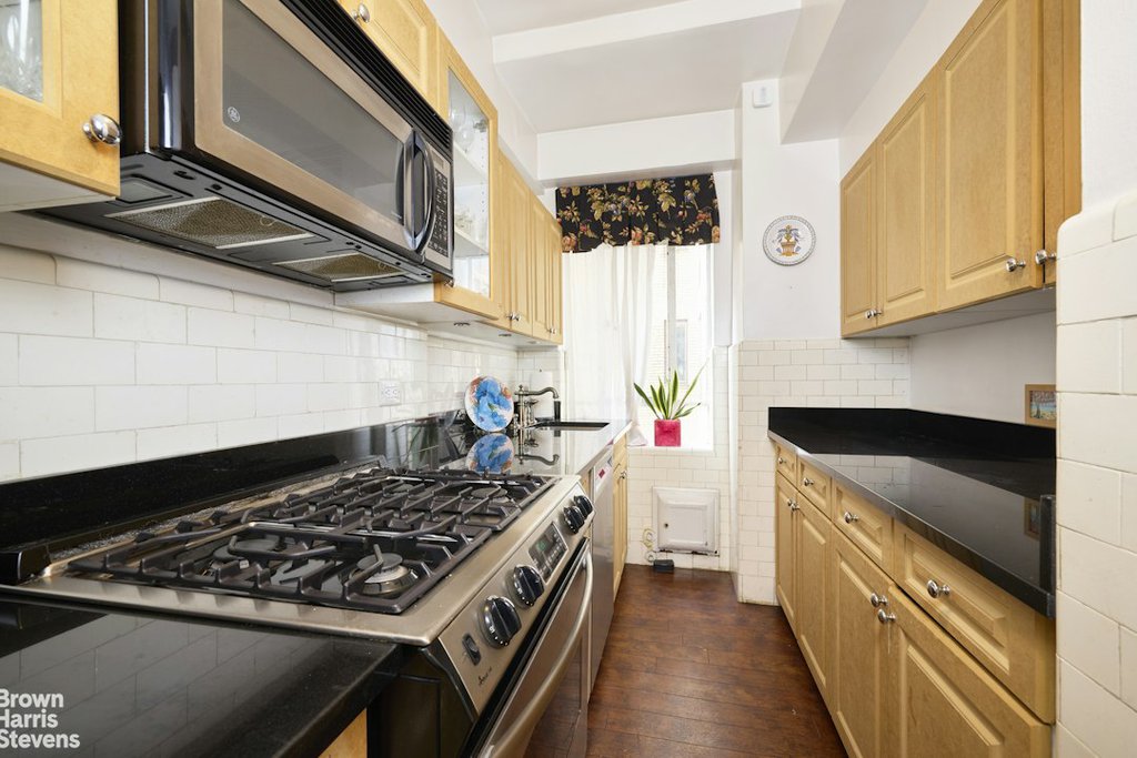 25 Central Park West, Unit 7T photo 4