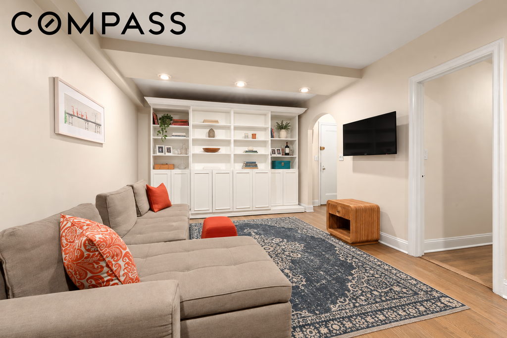 319 East 50th Street, Unit 3L photo 3