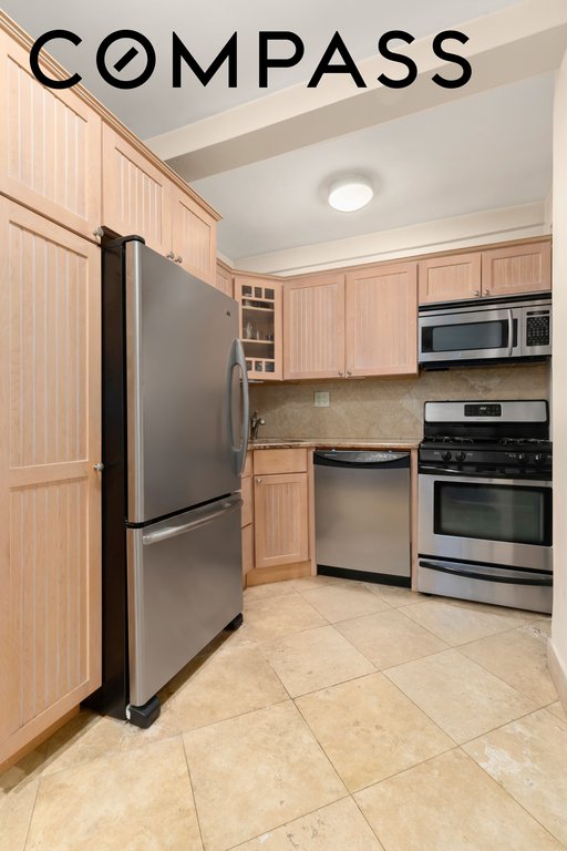 319 East 50th Street, Unit 3L photo 4