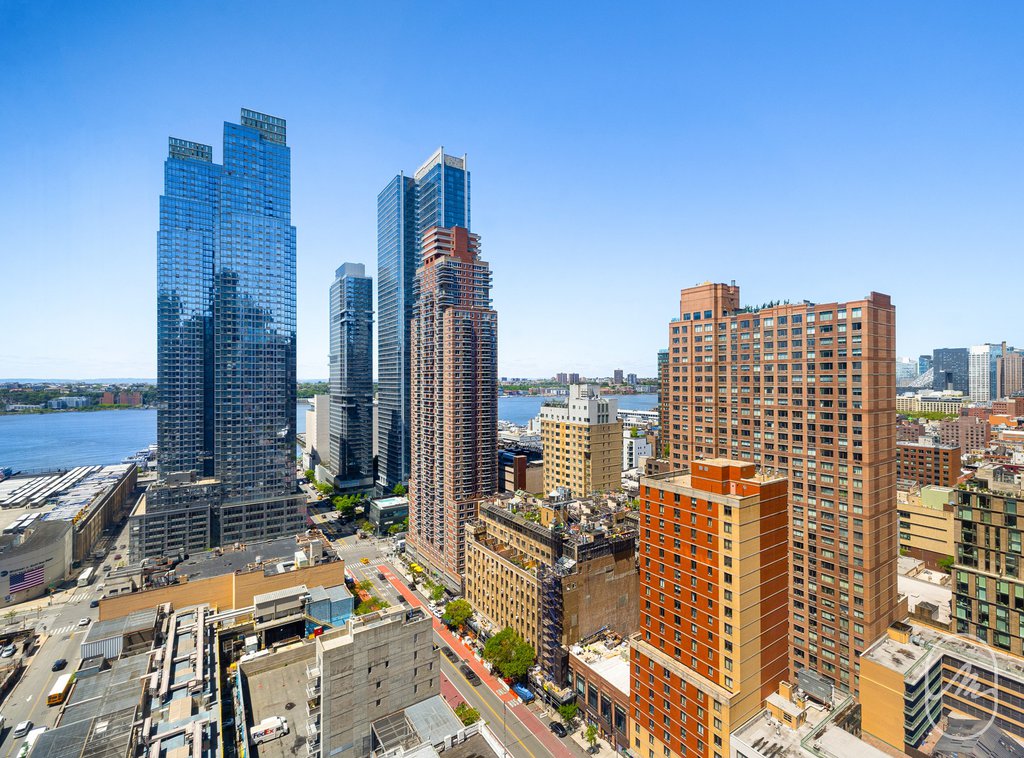 561 Tenth Avenue, Unit 27A photo 3