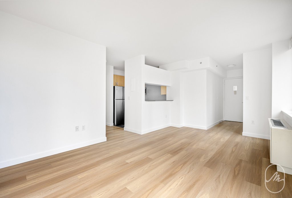 561 Tenth Avenue, Unit 27A photo 4