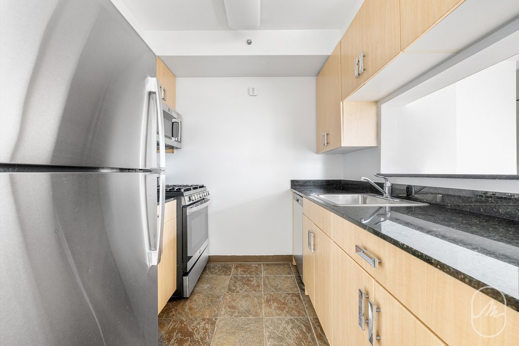 561 Tenth Avenue, Unit 27A photo 5
