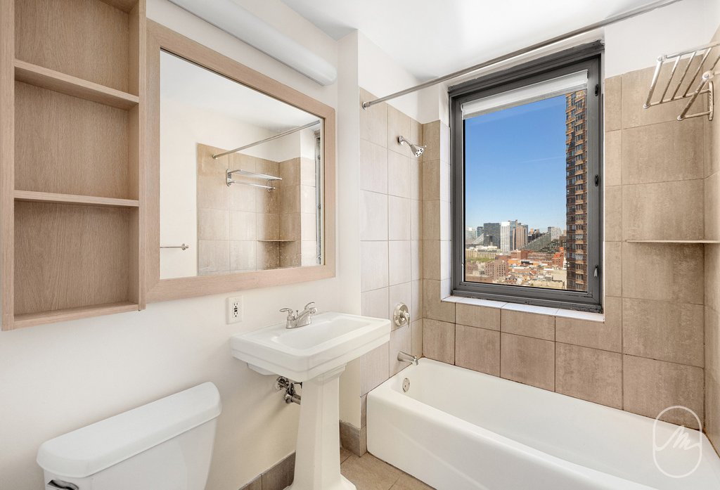 561 Tenth Avenue, Unit 27A photo 10