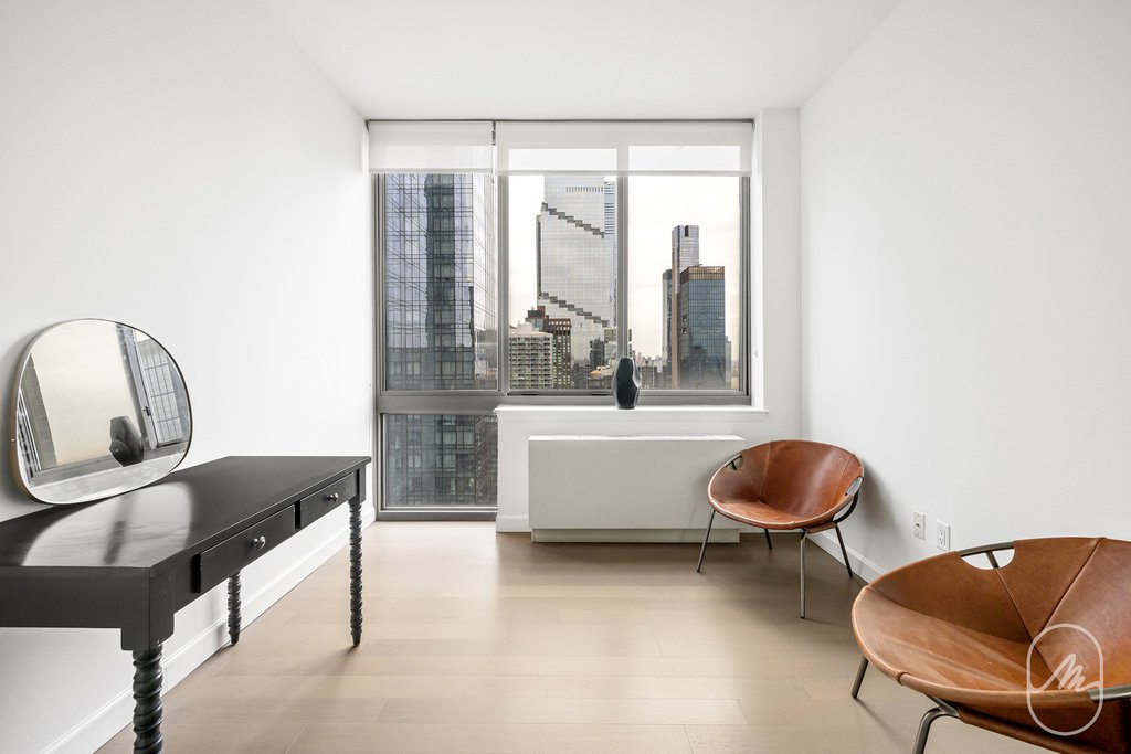 561 Tenth Avenue, Unit 27J photo 7