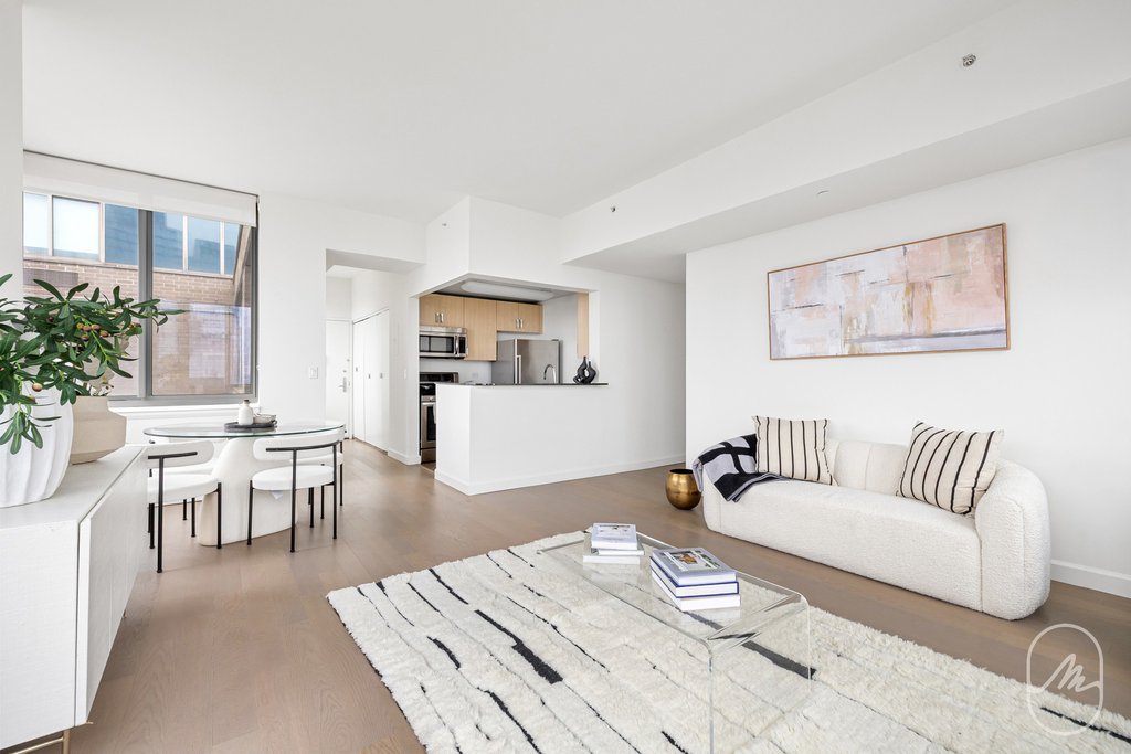 561 Tenth Avenue, Unit 27J photo 9