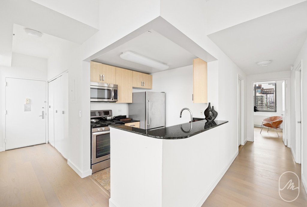 561 Tenth Avenue, Unit 27J photo 11