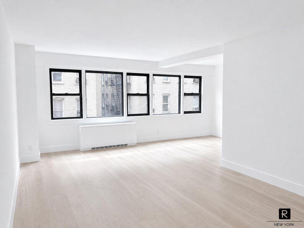 220 East 67th Street, Unit 4A photo 2