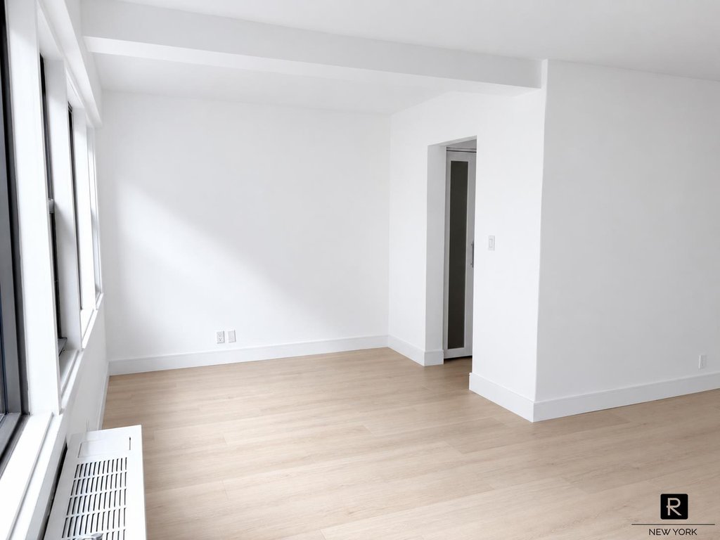 220 East 67th Street, Unit 4A photo 7