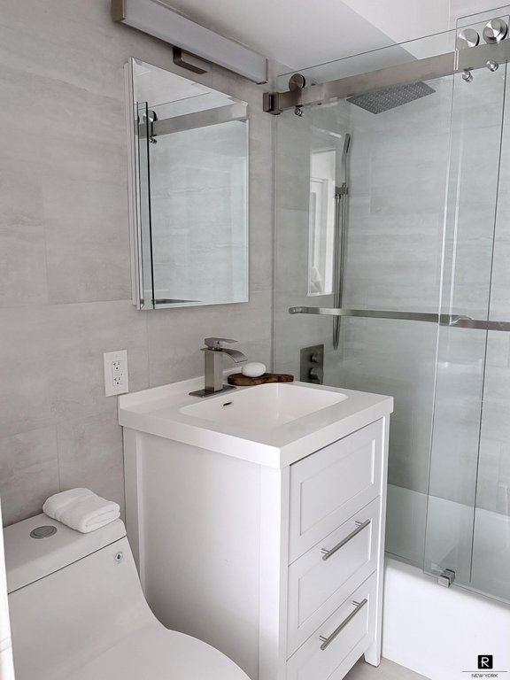 220 East 67th Street, Unit 4A photo 8