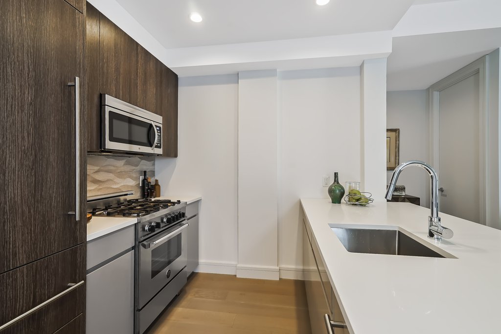 695 Sixth Avenue, Unit 1D photo 4