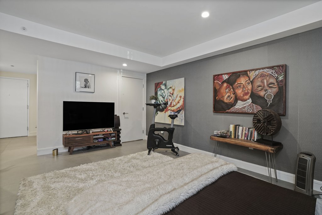 695 Sixth Avenue, Unit 1D photo 17