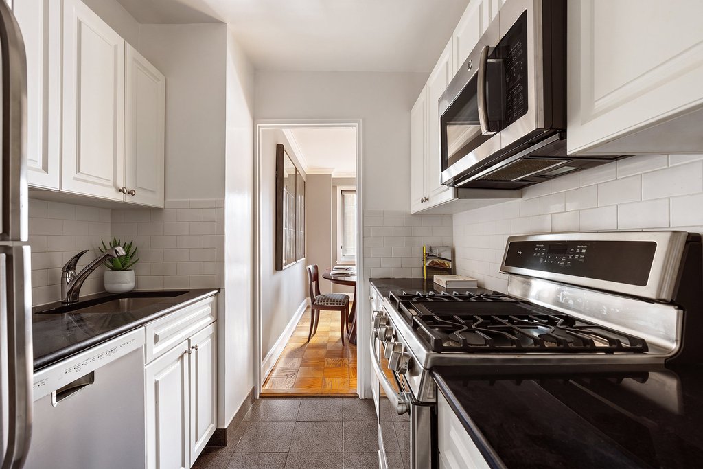 200 East 78th Street, Unit 9A photo 4