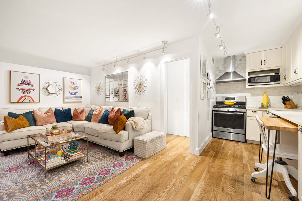 370 East 76th Street, Unit C404 photo 2
