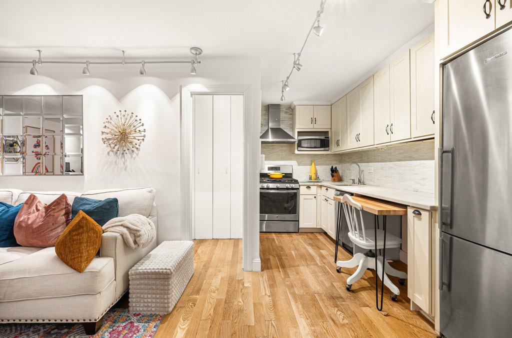 370 East 76th Street, Unit C404 photo 4