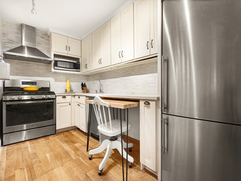 370 East 76th Street, Unit C404 photo 5
