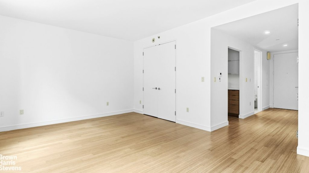 303 East 33rd Street, Unit 6K photo 6