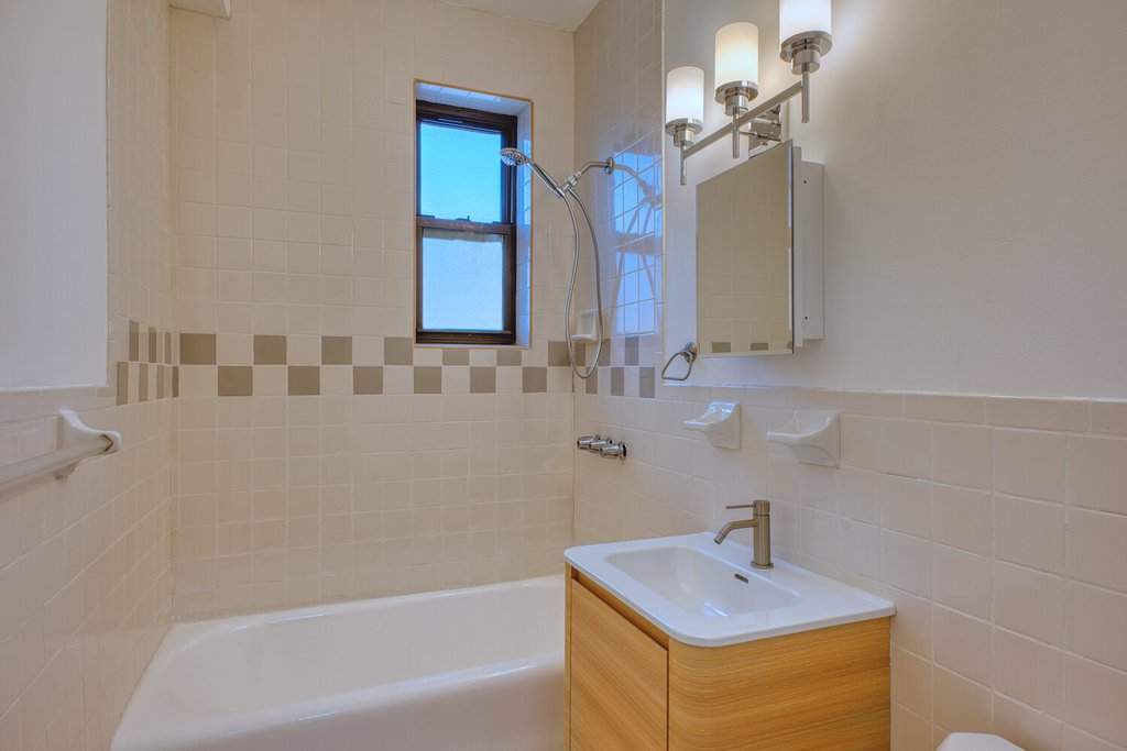 41-42 42nd Street, Unit 5C photo 5