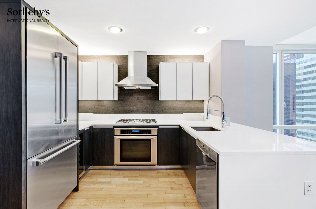 247 West 46th Street, Unit 3205 photo 3