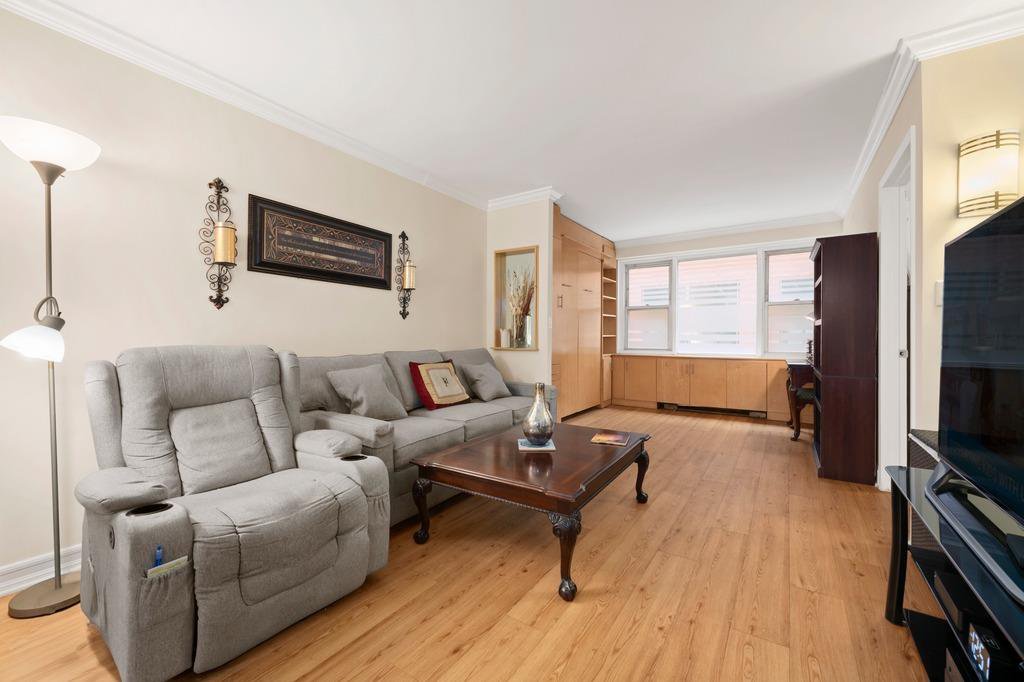400 East 77th Street, Unit 2G photo 4