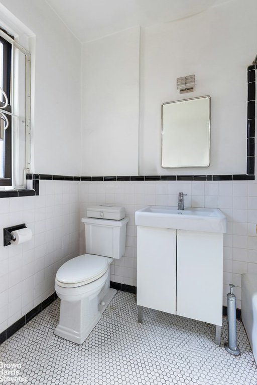 83-10 35th Avenue, Unit 5A photo 10