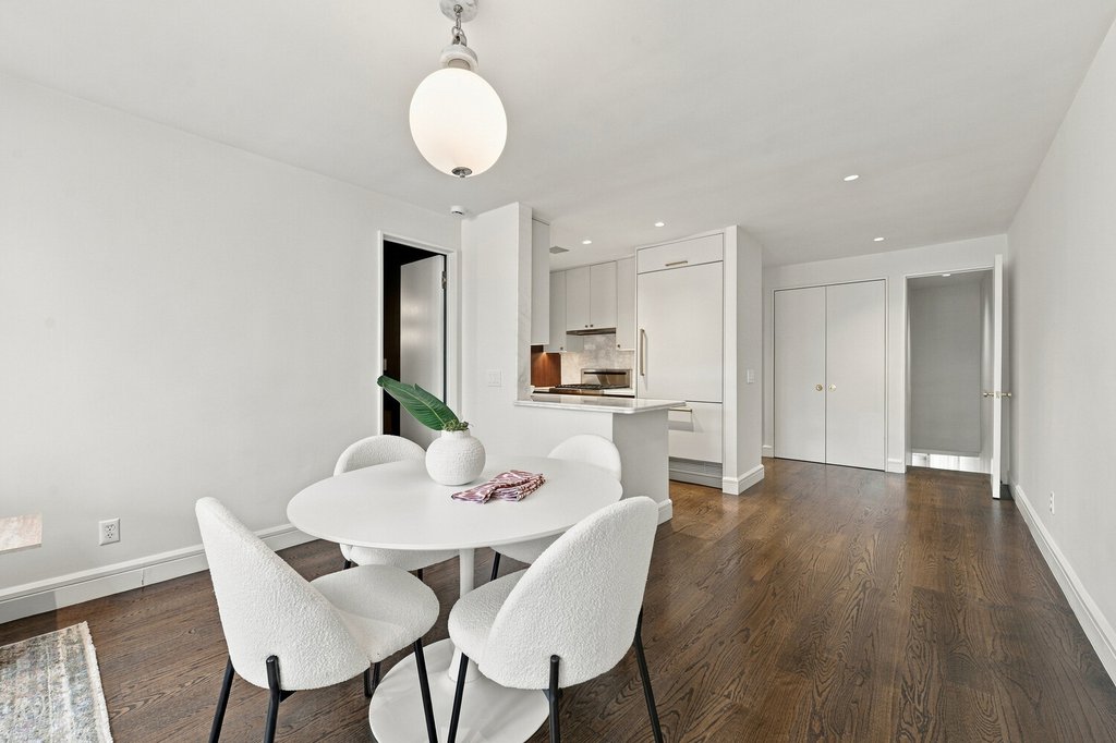250 West 15th Street, Unit 6G photo 4
