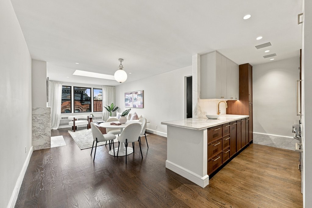250 West 15th Street, Unit 6G photo 5
