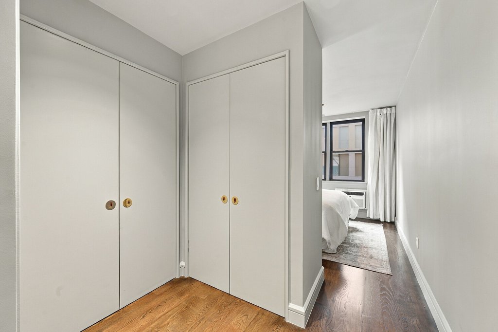 250 West 15th Street, Unit 6G photo 12