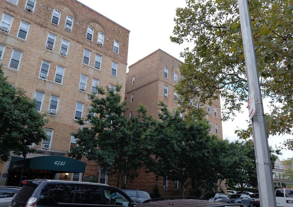 6735 Ridge Boulevard, Unit 5F