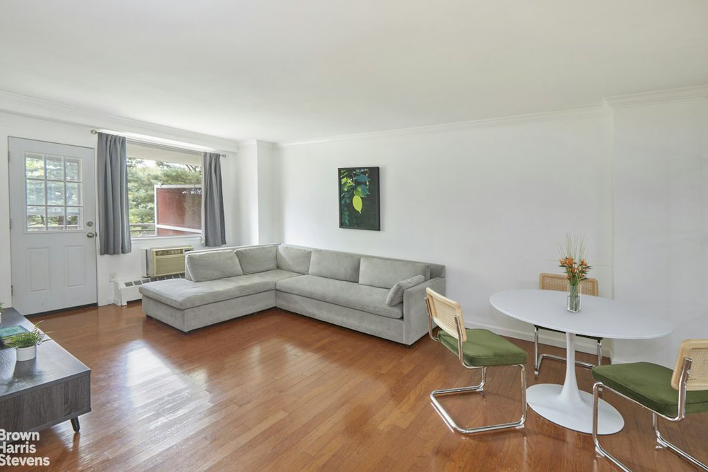 5700 Arlington Avenue, Unit 1D