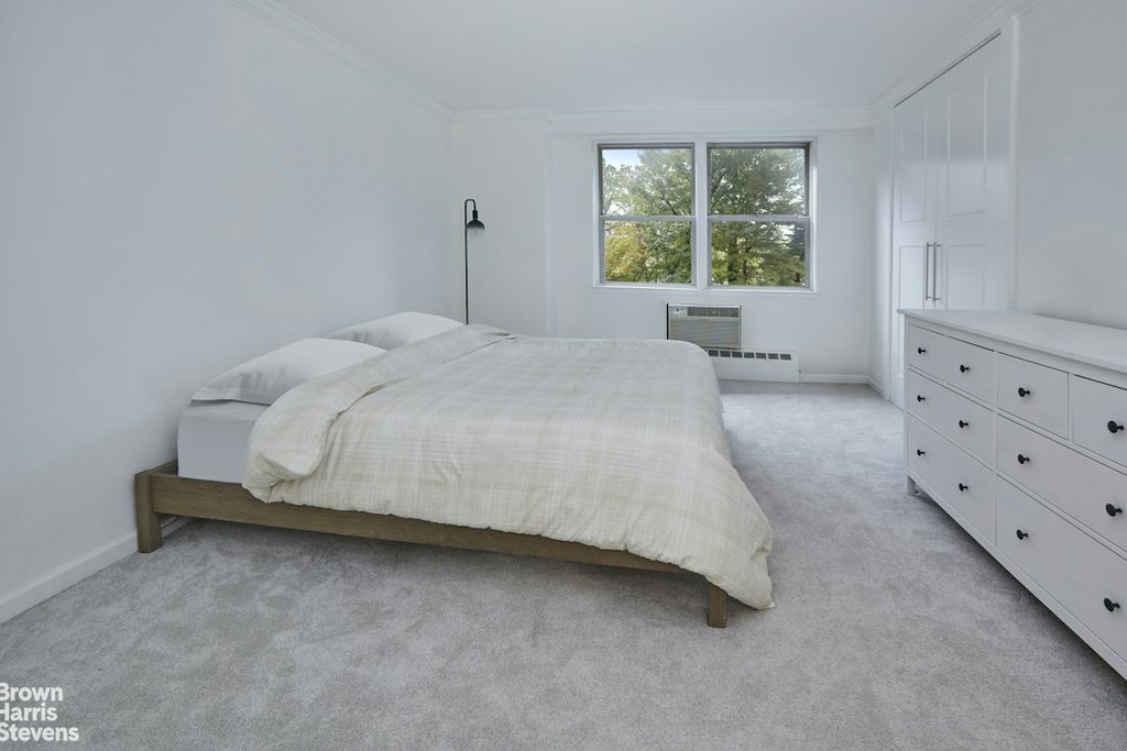 5700 Arlington Avenue, Unit 1D photo 4