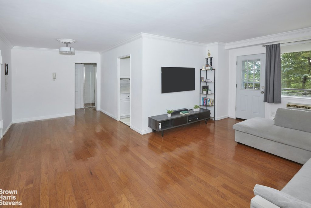 5700 Arlington Avenue, Unit 1D photo 5
