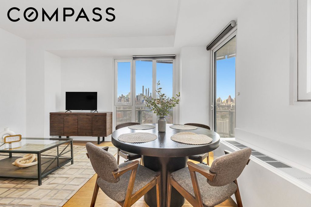 24-16 Queens Plaza South, Unit 17A photo 2